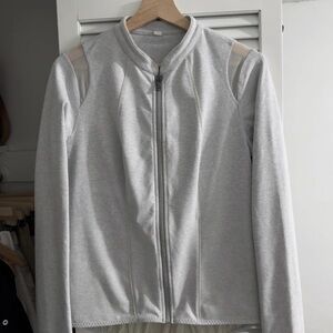 Under Armour Pleated Back Jacket | Soft Gray | Size S/M | Feminine Fit
